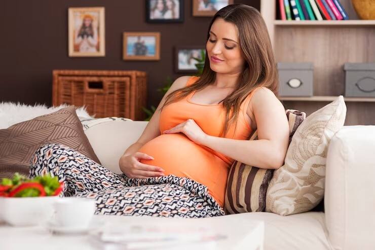 Pregnancy Tips follow-these-easy-morning-routine marathi news Pregnancy Tips : निरोगी गर्भधारणेसाठी 9 महिने सकाळची 'ही' दिनचर्या फॉलो करा; आई आणि मूल निरोगी राहतील