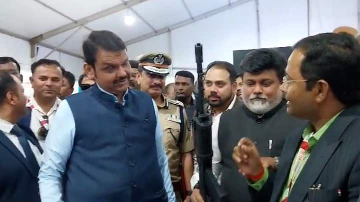 डिफेन्स एक्स्पो आजपासून सुरू झालं असून इथे स्वदेशी संरक्षण क्षेत्रातील लढाऊ साहित्य बघायला मिळतंय.