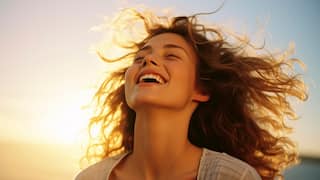 Happiness Tips : 'हसायला काय पैसै थोडे लागतात?' जीवनात हवं ते मिळवण्याची शक्ती आहे तुमच्या हसण्यात! आनंदी राहण्यासाठी 'या' टिप्स वाचाच..