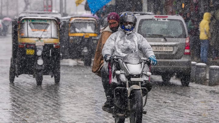 দুপুর পেরিয়ে বিকেল নামতেই নতুন করে আবহাওয়ার পূর্বাভাস দিল হাওয়া অফিস।