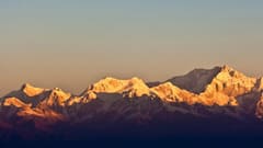 Darjeeling Tourist Places: दार्जीलिंग जाएं तो न भूलें ये चीजें देखना, यात्रा में लग जाएगा चार चांद