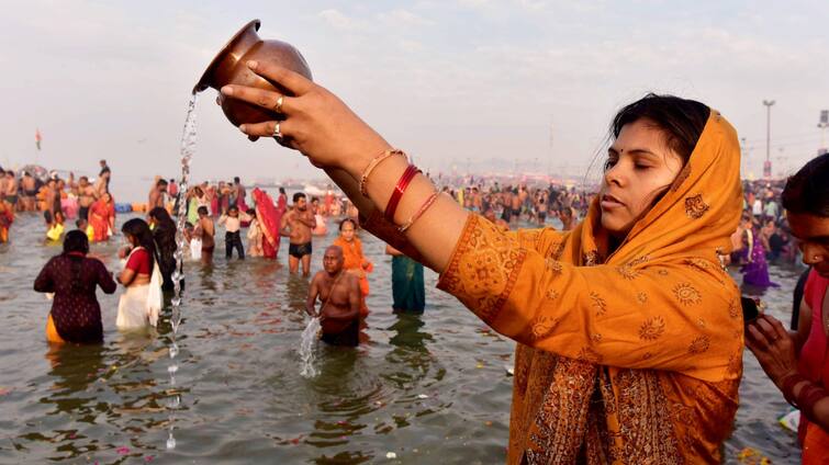 Prayagraj Magh Purnima 2024 flood of devotees 18.60 lakh people took a dip in Ganga Magh Purnima 2024: प्रयागराज में माघ पूर्णिमा पर श्रद्धालुओं का सैलाब, लाखों भक्तों ने गंगा में लगाई आस्था की डुबकी