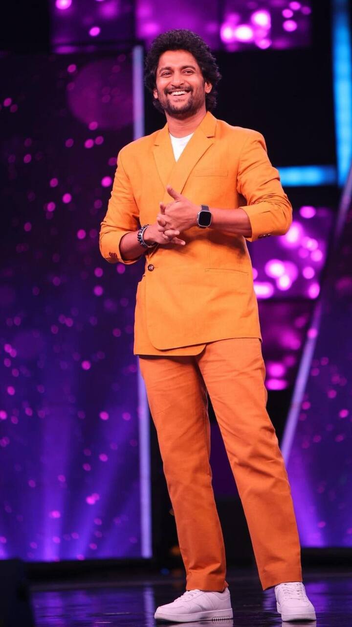 నాని పలు షోలకు హోస్టుగానూ వ్యవహరించారు. పాపులర్ తెలుగు రియాలిటీ షో 'బిగ్ బాస్ 2'కి టీవీ హోస్ట్ గా చేశారు. జూనియర్ ఎన్టీఆర్ తర్వాత, నాని ఈ షోకు హోస్టుగా ఉన్నారు.Photo Credit: Nani/Instagram