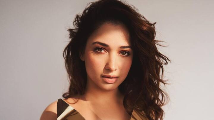 অভিনেত্রী বলেন, 'আমার কোনও পক্ষপাত নেই। আমি যখন আমার কেরিয়ার শুরু করেছিলাম তখন শুধু সেলুলয়েড ছিল। তাই যদি কোনও সিনেমার অভিজ্ঞতা নিতে চাইলে আপনাকে থিয়েটারেই যেত হত। আজ আপনি এক স্থানে সীমাবদ্ধ নন।'  ছবি: ইনস্টাগ্রাম