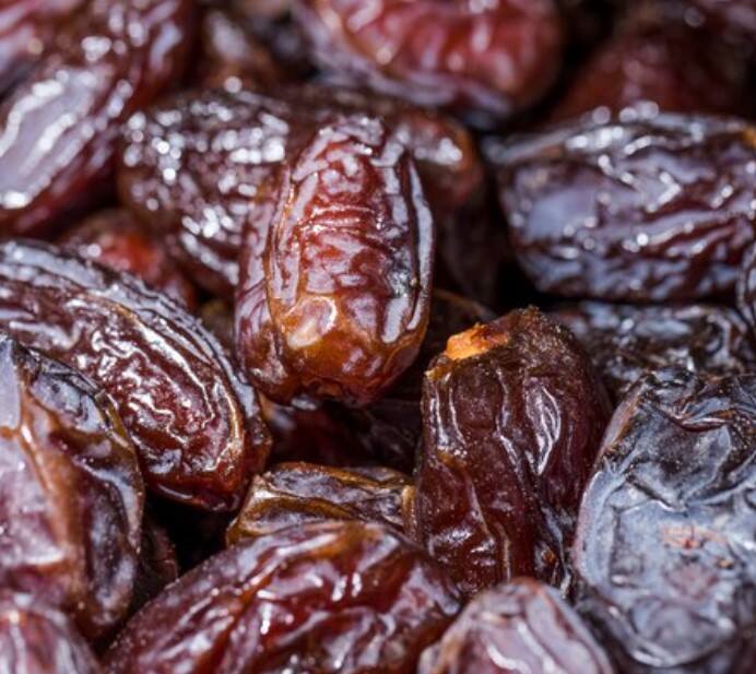 ਖਜੂਰ ਸਾਡੀਆਂ ਹੱਡੀਆਂ ਲਈ ਵੀ ਬਹੁਤ ਫਾਇਦੇਮੰਦ ਮੰਨੇ ਜਾਂਦੇ ਹਨ। ਖਜੂਰ 'ਚ ਫਾਸਫੋਰਸ, ਕੈਲਸ਼ੀਅਮ ਅਤੇ ਮੈਗਨੀਸ਼ੀਅਮ ਸਮੇਤ ਕਈ ਤਰ੍ਹਾਂ ਦੇ ਖਣਿਜ ਪਾਏ ਜਾਂਦੇ ਹਨ, ਜੋ ਹੱਡੀਆਂ ਲਈ ਬਹੁਤ ਫਾਇਦੇਮੰਦ ਸਾਬਤ ਹੁੰਦੇ ਹਨ।