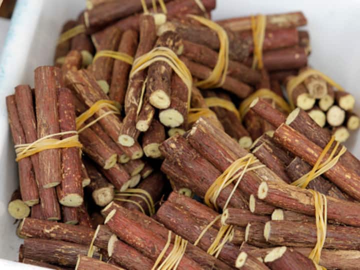 9. Licorice root: It enhances liver detoxification pathways and protects liver cells from programmed cell death induced by chemicals or medications. (Image Source: Getty Images)