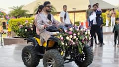 In PIcs: दुल्हनिया को लेने डेजर्ट मोटर साइकिल पर सवार होकर पहुंचे दूल्हा वैभव, पिता CM मोहन यादव ने निभाईं रस्में