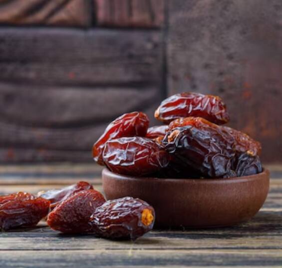 ਬਹੁਤ ਸਾਰੇ ਲੋਕਾਂ ਨੂੰ ਮਿੱਠਾ ਖਾਣਾ ਬਹੁਤ ਪਸੰਦ ਹੁੰਦਾ ਹੈ। ਜਿਨ੍ਹਾਂ ਵਿੱਚੋਂ ਕੁੱਝ ਨੂੰ ਖਾਣਾ ਖਾਣ ਤੋਂ ਬਾਅਦ ਮਿੱਠੇ ਦੀ ਕ੍ਰੇਵਿੰਗ ਹੁੰਦੀ ਹੈ। ਜਿਸ ਕਰਕੇ ਉਹ ਮਠਿਆਈ ਖਾ ਲੈਂਦੇ ਹਨ। ਪਰ ਉਨ੍ਹਾਂ ਦੀ ਇਹ ਆਦਤ ਸਿਹਤ ਲਈ ਨੁਕਸਾਨਦੇਹ ਸਾਬਤ ਹੋ ਸਕਦੀ ਹੈ।