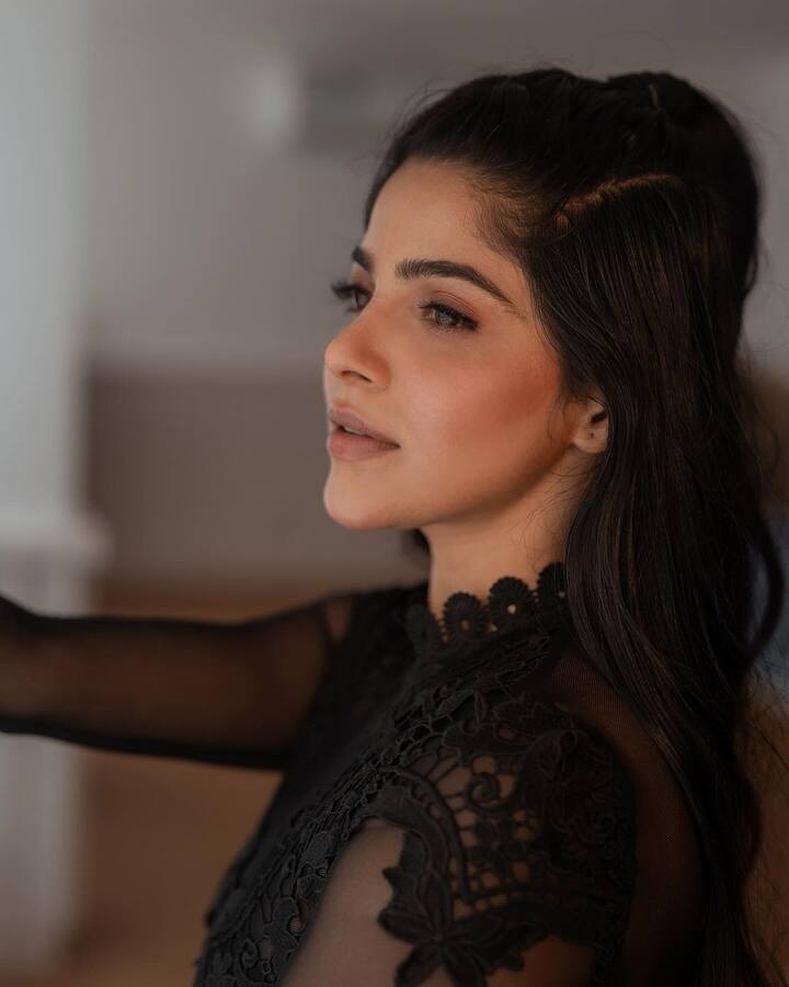 ஜி.வி.பிரகாஷுடன் பேச்சுலர் படத்தில் நடித்து பிரபலமானவர் திவ்யபாரதி.