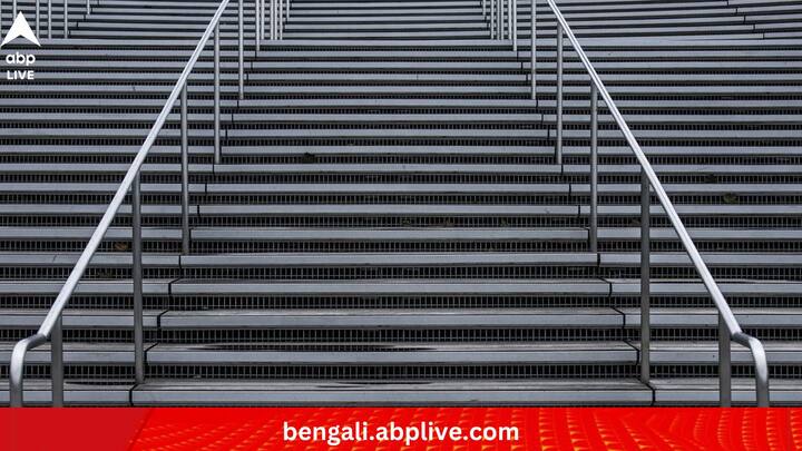 কাজের জায়গায় যাওয়ার সময় লিফট ব্যবহার করেন? পরিবর্তে সিঁড়ির ব্যবহার যথাসম্ভব বাড়ানো যায় কিনা দেখুন। যাঁদের সিঁড়ি ভাঙায় নিষেধাজ্ঞা রয়েছে, তাঁদের এমনি রাস্তায় হাঁটুন।   (ছবি:PIXABAY)