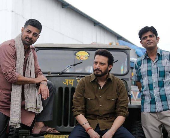 रंगबाज: क्राइम-थ्रिलर पर आधारित इस सीरीज में जिमी शेरगिल, साकिब सलीम और विनीत सिंह अहम रोल में नजर आए हैं. इस सीरीज की कहानी रंगबाजों और राजनीति पर आधारित है. इसे एक बार जरूर देखा जा सकता है.