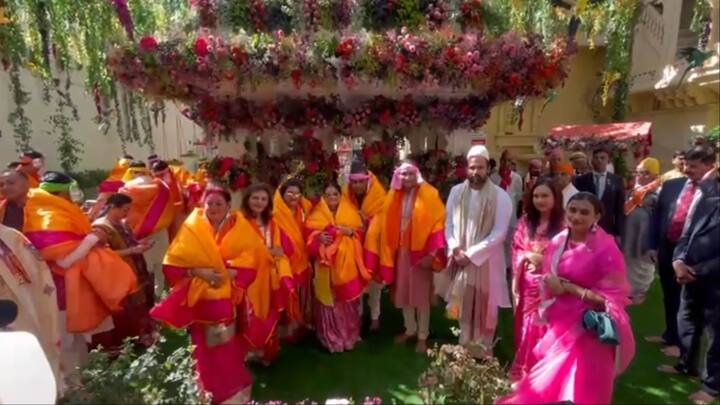 कोकिला बेन के जन्मदिन के अवसर पर छप्पन भोग मनोरथ अंबानी परिवार की ओर से कराया गया. कोकिला बेन ने श्रीजी प्रभु के प्रसाद 'सागर' को केक के रूप में काटकर सभी को प्रसाद वितरित किया.