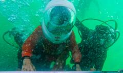 Pm Modi Gujarat Visit: समंदर के अंदर द्वारका देखने के बाद PM मोदी ने श्रीकृष्ण को क्या किया अर्पित? Photos