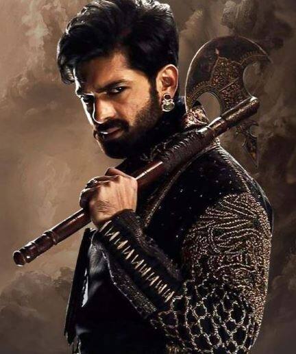 ताज-डिवाइडेड बाय ब्लड: 16वीं सदी पर आधारित इस सीरीज में इतिहास की कुछ सच्चाई को दिखाया गया है. इसमें अदिति रॉव हैदरी, धर्मेंद्र, नसीरूद्दीन शाह, राहुल बोस जैसे सितारे नजर आएंगे. ये एक ऐसा ड्रामा है जो आपको बांधने में कामयाब होगा.