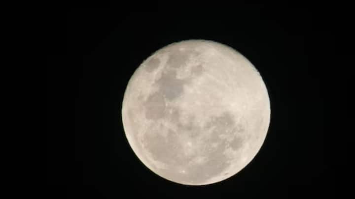 ১৯৬১ সালে সোভিয়েত ইউনিয়ন প্রথম বার ইউরি গ্যাগারিনকে মহাকাশে পাঠায়। পৃথিবীকে প্রদক্ষিণ করা প্রথম মহাকাশচারী তিনি। ছবি: ফ্রিপিক।