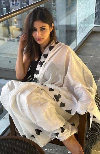 ਸਾੜੀ 'ਚ ਮੌਨੀ ਰਾਏ ਦੇ ਸਟਾਈਲ ਦੇ ਦੀਵਾਨੇ ਹੋਏ ਫੈਨਜ਼