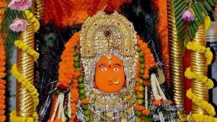 डोंगरगढ़ देवी मंदिर यह मंदिर डोंगरगढ़ शहर में एक उच्च पहाड़ी पर है. यहां नवरात्रि के दौरान एक भव्य मेला आयोजित होता है. पहाड़ी पर स्थिति के कारण यहां से बहुत दूर तक शहर दिख सकता है.