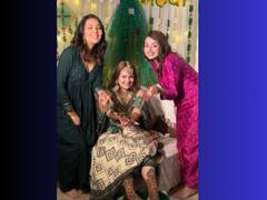 करण सिंह ग्रोवर की ऑनस्क्रीन बहन ने लगाई पिया के नाम की मेहंदी, संगीत सेरेमनी में यूं झूमती दिखीं नेहा लक्ष्मी, देखें फोटोज