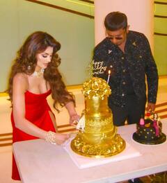 Urvashi Rautela Birthday: बर्थडे पर उर्वशी रौतेला ने पानी की तरह बहाए पैसे, एक्ट्रेस ने काटा 24 कैरेट सोने का केक