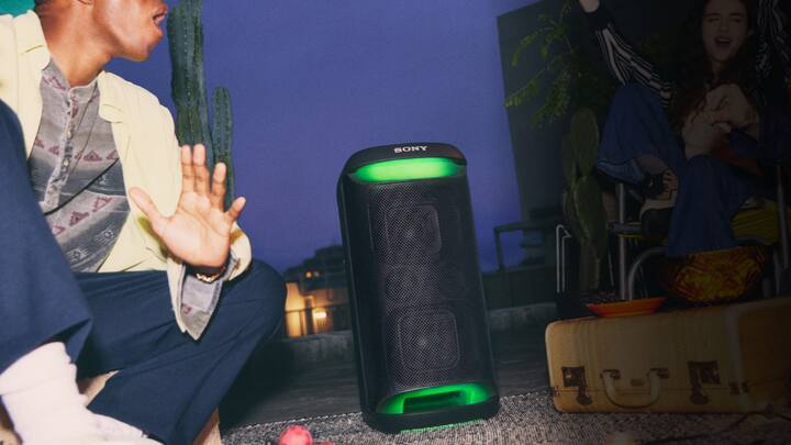 Users can manage playlists, lighting, and sound modes, and enjoy entertaining features like Voice Changer and DJ control through the Sony | Music Center and Fiestable apps. Featuring an IPX4 water-resistant rating and a built-in handle, the SRS-XV500 is well-suited for outdoor use and convenient transportation. (Image Source: Sony)
