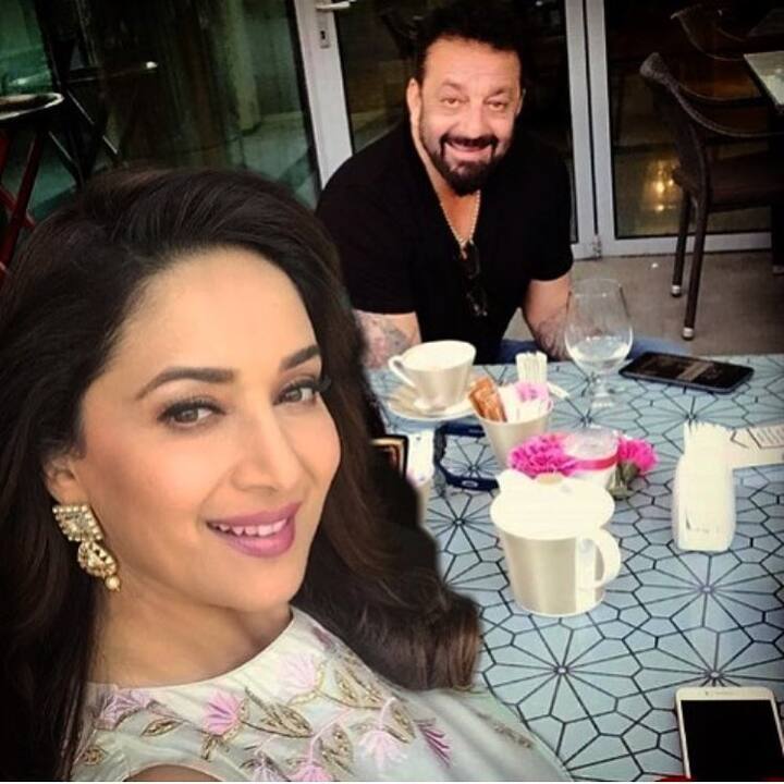 वर्कफ्रंट की बात करें तो माधुरी को आखिरी बार अनिल कपूर के साथ फिल्म ‘टोटल धमाल’ में देखा गया था. इन दिनों एक्ट्रेस डांस रिएलिटी शो ‘डांस दीवाने’ में जज की भूमिका निभा रही हैं.