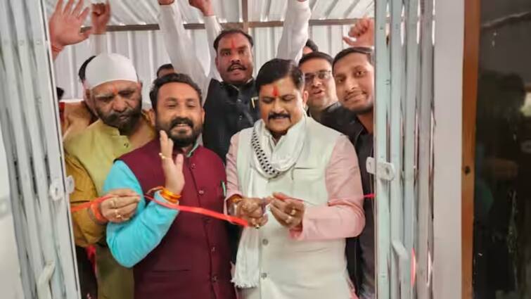 BJP MP KP Singh Yadav inaugurates passport office in Jyotiraditya Scindia Area Guna MP Politics: ज्योतिरादित्य सिंधिया के क्षेत्र में निरीक्षण करने गए थे BJP सांसद, कर दिया पासपोर्ट ऑफिस का उद्घाटन, किसी को नहीं थी जानकारी