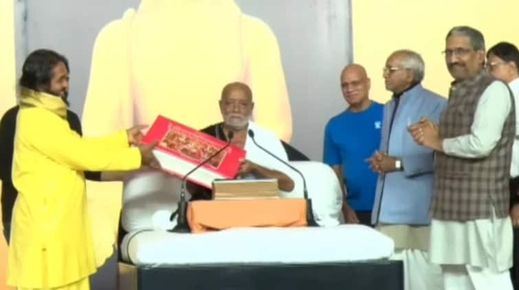 Ayodhya News Shri Ram Janmabhoomi Teerth Kshetra Trust to Shri Ram Katha by got Morari Bapu ann Ayodhya News: अयोध्या में रामकथा की शुरूआत, मोरारी बापू बोलें- राम भारत का प्राण और विश्व की आत्मा