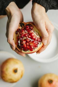 Pomegranate Benefits :   हे आहेत डाळिंब खाण्याचे फायदे आणि साठविण्याची योग्य पद्धत !