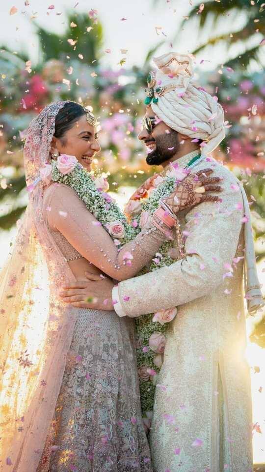 সদ্য বিয়ে, শ্বশুরবাড়িতে কেমন সময় কাটছে রকুলের?