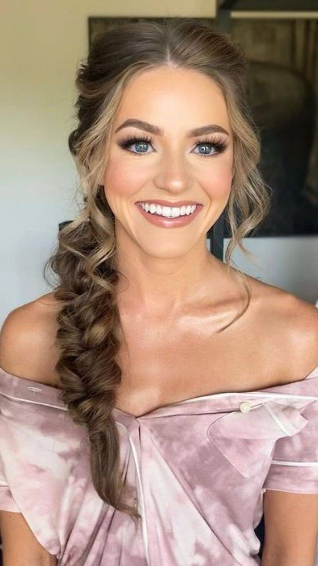 सेंटर पार्टेड ब्रेडेड स्टाइल