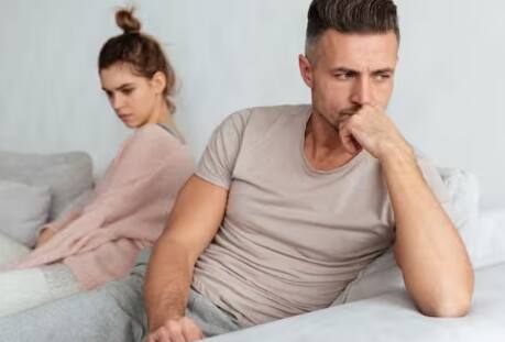 ਭਾਵੇਂ ਤੁਹਾਡੇ ਸਹੁਰਿਆਂ ਨਾਲ ਝਗੜਾ ਹੋਵੇ ਪਰ ਤੁਹਾਡੇ ਪਤੀ ਦੇ ਨਾਲ ਤੁਹਾਡੇ ਰਿਸ਼ਤੇ ਵਿੱਚ ਕੋਈ ਦਰਾਰ ਨਹੀਂ ਆਉਣੀ ਚਾਹੀਦੀ। ਆਪਣੇ ਸਹੁਰੇ ਘਰ ਵਿਚ ਤੁਹਾਡੇ ਨਾਲ ਜਿਸ ਤਰ੍ਹਾਂ ਦਾ ਵਿਵਹਾਰ ਕੀਤਾ ਜਾਂਦਾ ਹੈ, ਉਵੇਂ ਹੀ ਆਪਣੇ ਪਤੀ ਨਾਲ ਸਾਂਝਾ ਕਰੋ। ਜੇ ਤੁਹਾਡਾ ਪਤੀ ਤੁਹਾਡੀ ਗੱਲ ਨਾਲ ਸਹਿਮਤ ਨਹੀਂ ਹੈ, ਤਾਂ ਉਸ ਨਾਲ ਝਗੜਾ ਨਾ ਕਰੋ।