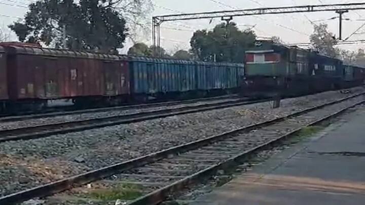 Driverless Train Running At 100 kmph Shocking video Causes Scare In Punjab Watch Video: ஓட்டுனர் இன்றி 70 கி.மீ. பயணம்! 100 கி.மீ. வேகத்தில் சென்ற ரயில் - பஞ்சாபில் நடந்தது என்ன?