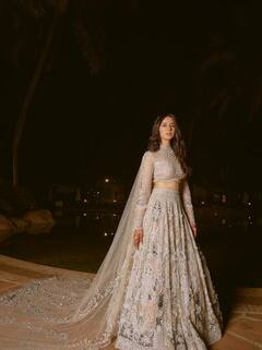 Rakul-Jackky Sangeet Night: रकुल प्रीत सिंह की ड्रीमी संगीत नाइट, दुल्हनियां को गोद में उठाए दिखे जैकी भगनानी