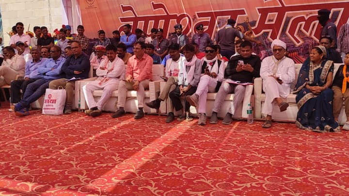 शाही स्नान के अलावा भी यहां कई कार्यक्रम आयोजित किए गए. दरअसल, मेले की शुरुआत दो फरवरी से हो गई थी. इसमें 22 फरवरी को शाम सात बजे से स्थानीय कलाकारों के भजनों की प्रस्तुति हुई.