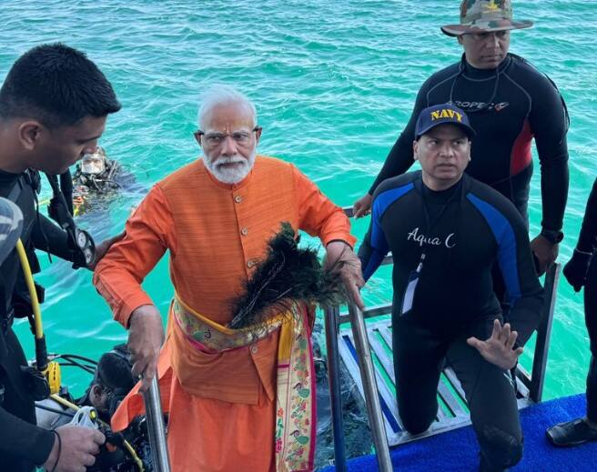 Prime Minister Modi  scuba diving in Devbhumi Dwarka PM Modi Gujarat Visit: પ્રધાનમંત્રી મોદીએ દરિયામાં ડૂબેલી સોનાની પૌરાણિક નગરીના કર્યા દર્શન, video