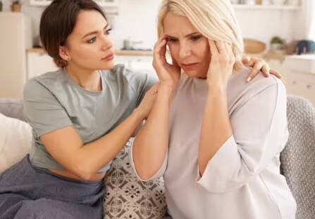 ਕਈ ਲੋਕ ਅਜਿਹੇ ਹੁੰਦੇ ਹਨ ਜੋ ਦੂਜਿਆਂ ਦੇ ਸਾਹਮਣੇ ਆਪਣੀਆਂ ਨੂੰਹਾਂ ਨੂੰ ਮਾੜਾ ਬੋਲਦੇ ਹਨ। ਜੇਕਰ ਤੁਹਾਡੇ ਨਾਲ ਵੀ ਅਜਿਹਾ ਹੋ ਰਿਹਾ ਹੈ, ਤਾਂ ਇਸ 'ਤੇ ਕੋਈ ਪ੍ਰਤੀਕਿਰਿਆ ਨਾ ਦਿਓ। ਉਨ੍ਹਾਂ ਲੋਕਾਂ ਤੋਂ ਦੂਰ ਰਹਿਣ ਦੀ ਕੋਸ਼ਿਸ਼ ਕਰੋ ਜੋ ਤੁਹਾਡੇ ਬਾਰੇ ਬੁਰਾ ਬੋਲ ਰਹੇ ਹਨ।