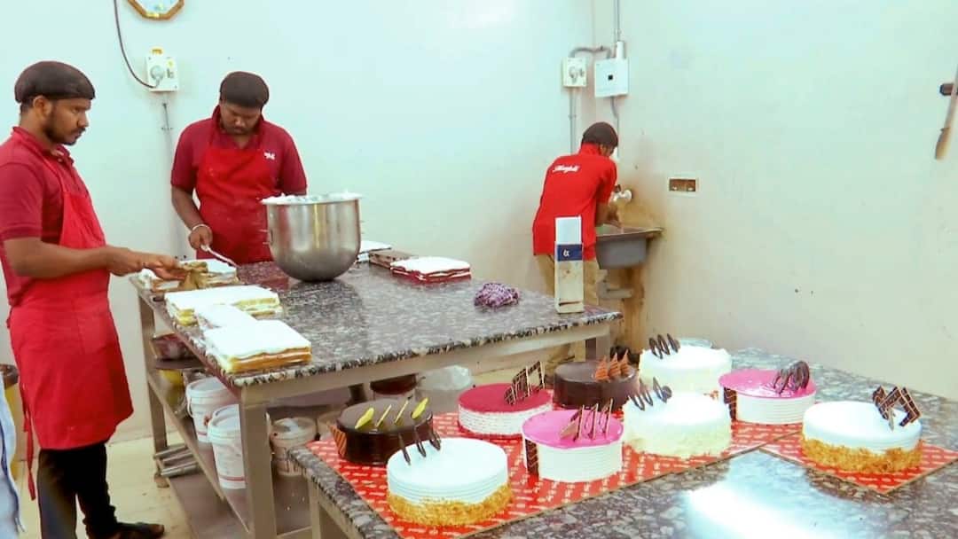 பேக்கரி உணவுகளை தயாரிக்கும் மாற்றுத்திறனாளிகள் - தேங்க் யூ ஃபுட்ஸ் அசத்தல் !