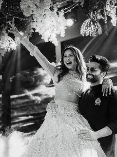 Rakul-Jackky Sangeet Night: रकुल प्रीत सिंह की ड्रीमी संगीत नाइट, दुल्हनियां को गोद में उठाए दिखे जैकी भगनानी