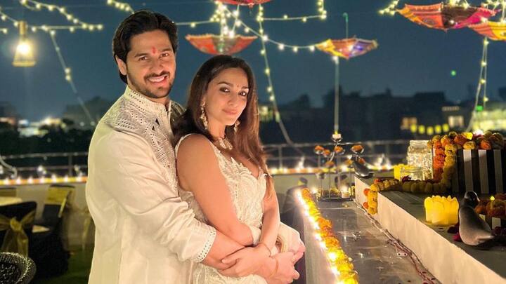 এদিন নায়িকাদের বিয়ে নিয়েও মুখ খোলেন কিয়ারা। বলেন, 'একটা সময় মনে করা হত, নায়িকাদের বিয়ে হয়ে যাওয়া মানেই তাদের কেরিয়ার শেষ। এখন সেই ধারণা বদলেছে।
