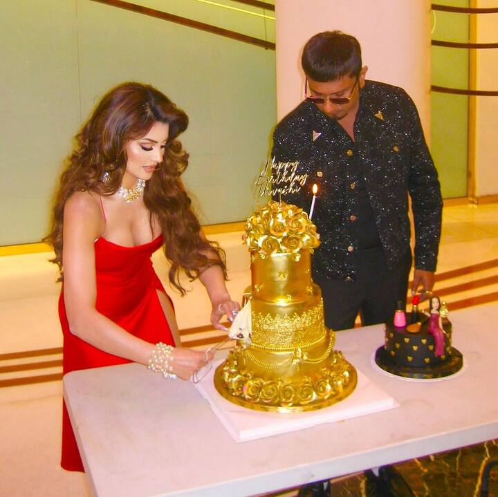 சர்ச்சைக்கு காரணம் அவர் தனது பிறந்தநாளிற்கு 3 கோடி மதிப்பிலான 24 கேரட் தங்க மூலாம் பூசப்பட்ட கேக்கை வெட்டியுள்ளது தான்.