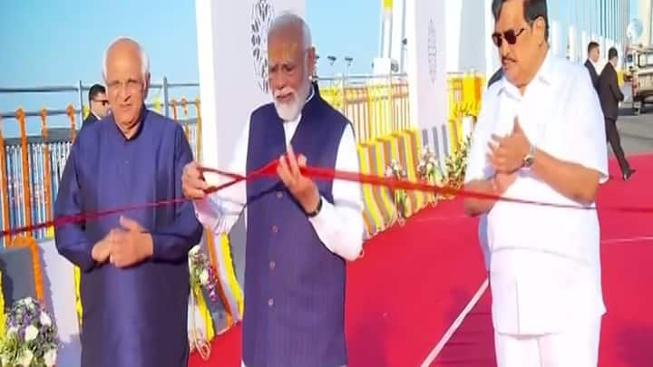 PM Modi Gujarat Visit: ઓખાથી બેટ દ્વારકાને જોડતા સુદર્શન સેતુનું આજે પીએમ મોદી નરેન્દ્ર મોદી લોકાર્પણ કરશે. આ અત્યાધુનિક બ્રિજનું નિર્માણ રૂ.979 કરોડના ખર્ચે થયું છે