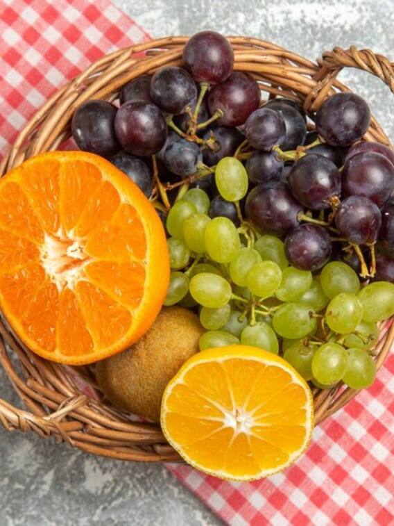 अंगूर और संतरे में क्या है ज्यादा फायदेमंद
