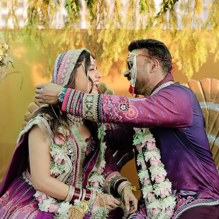 दिव्या अग्रवाल 20 फरवरी को अपने लॉन्ग टाइम बॉयफ्रेंड अपूर्व पडगांवकर के साथ शादी के बंधन में बंध गईं. कपल की शादी की फोटोज सोशल मीडिया पर खूब वायरल हुईं.