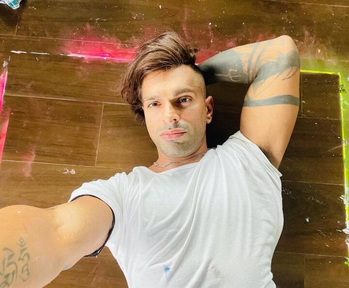 करण सिंह ग्रोवर ने अपने अब तक के करियर में कुल 5 फिल्मों में काम किया है और एक भी सोलो हिट नहीं दी है.