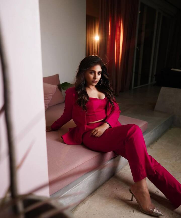தற்போது தெலுங்கு திரையுலகில் நடித்து வரும் அஞ்சலி, சில அழகிய புகைப்படங்களை பகிர்ந்துள்ளார்.