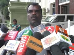 கரூரில் இலவச வீடு கேட்டு மனு அளித்த மாற்றுத் திறனாளி; ஆட்சியர் அலட்சியமாக பேசுவதாக குற்றச்சாட்டு