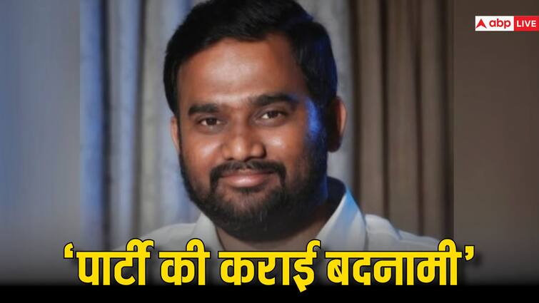 इंटरनेशनल ड्रग कार्टेल चलाने में हुई गिरफ्तारी, अब डीएमके ने लिया एक्शन, फिल्म निर्माता को पार्टी से किया बाहर DMK expelled AR Jaffer Sadiq from party amid reports of alleged drug cartel link इंटरनेशनल ड्रग कार्टेल चलाने में हुई गिरफ्तारी, अब डीएमके ने लिया एक्शन, फिल्म निर्माता को पार्टी से किया बाहर