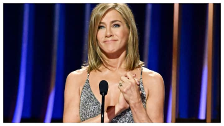 Hollywood star Jennifer Aniston has sparked engagement rumours after she was seen wearing a humongous diamond ring on her left hand at the SAG Awards.