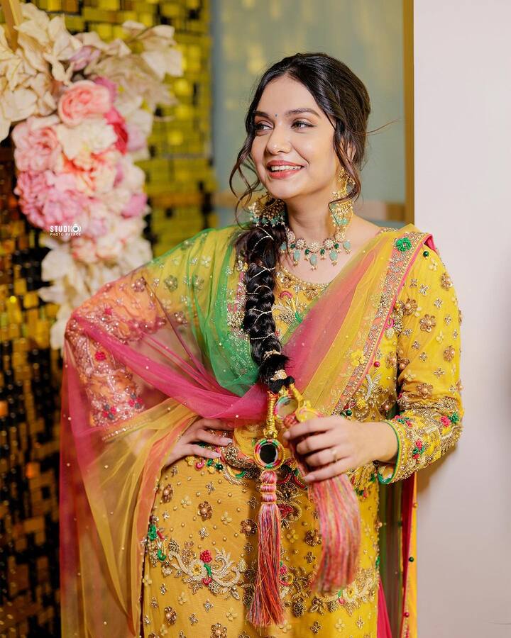 दिव्या ने बताया कि अपूर्व इन सभी बातों को इग्नोर कर देते थे. वो कहते थे कि भूल जाओ, रहने दो, चलो बाहर कुछ खाने चलते हैं. अपूर्व ने दिव्या ये कहा था कि अगर ये सोशल मीडिया प्लेटफॉर्म बंद हो जाएंगे, तो ये ट्रॉलर्स क्या करेंगे. उनके पास करने के लिए कुछ नहीं होगा और हम लोग वहीं करेंगे, जो अभी कर रहे हैं.