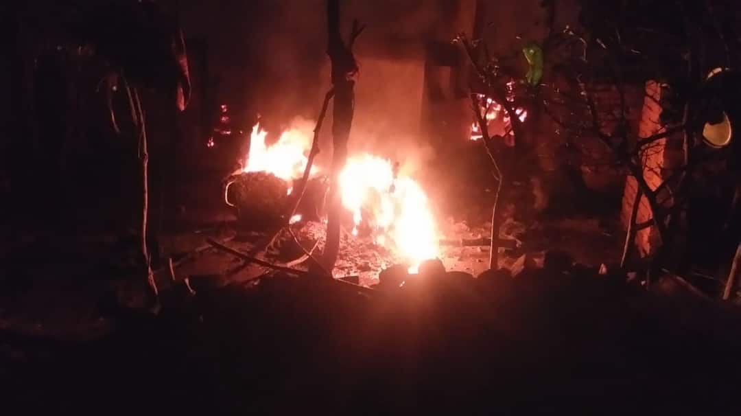 Basti news House fire 30 goats death by burning police investigate ann Basti News: बस्ती में छप्परनुमा घर में लगी आग, जिंदा जलकर 30 बकरियों की मौत, पुलिस जांच में जुूटी
